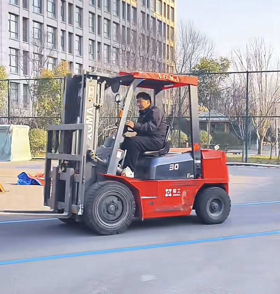 叉车.jpg